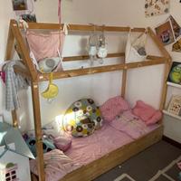 Lettino montessori a casetta