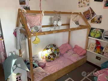 Lettino montessori a casetta