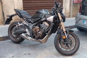 Honda cb 650r e-clutch 2025 km 1500