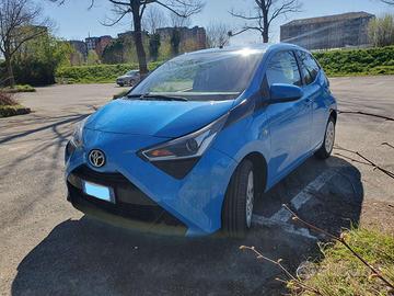 TOYOTA Aygo Connect 1.0 VVT-i72 CV 5 porte x-play