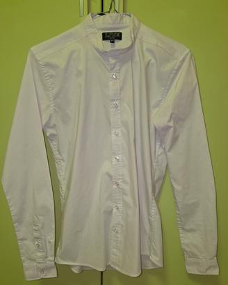 Camicia bianca alla coreana