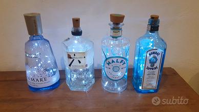 lampade con bottiglie di gin