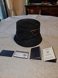 cappellino bucket hat Prada