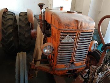 TRATTORE USATO D'EPOCA FIAT R 25 CAVALLI