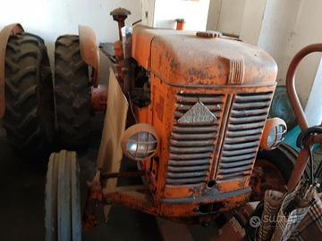 TRATTORE USATO D'EPOCA FIAT R 25 CAVALLI