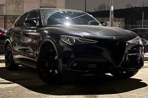 Stelvio preium con tettuccio 210cv