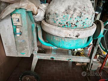 Lotto attrezzature Betoniera Pompa Materiale Elett