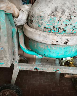 Lotto attrezzature Betoniera Pompa Materiale Elett