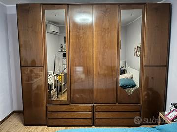 Camera da letto in legno massello noce marca Doimo