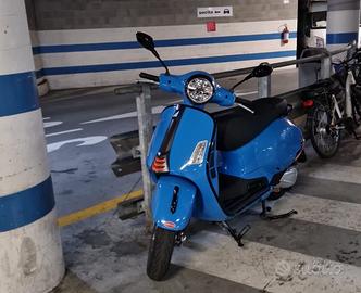 Piaggio Vespa 300 GTS - 2025