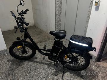 Bicicletta elettrica con accessori