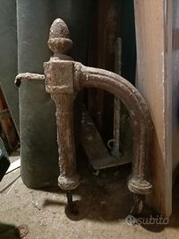 Antichi Paracarri in ghisa dell'800 per portoni