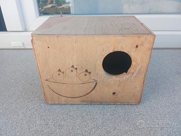 Casetta per uccelli in legno