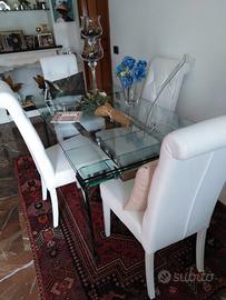 Tavolo in vetro e sedie ecopelle