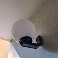 GLOBO CON BRACCIO LUCE OPALE 30 CM DA ESTERNO