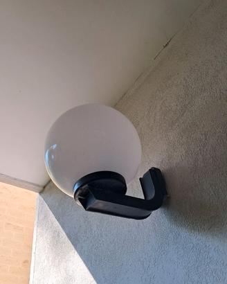 GLOBO CON BRACCIO LUCE OPALE 30 CM DA ESTERNO