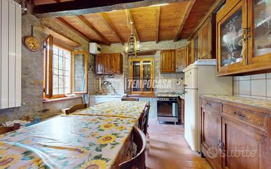 BIFAMILIARE IN ZONA COLLINARE