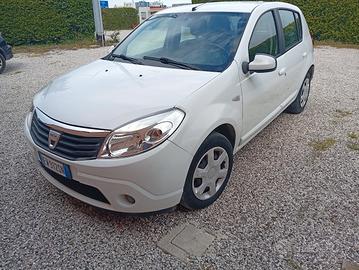 DACIA SANDERO 1.4 BENZINA GpL