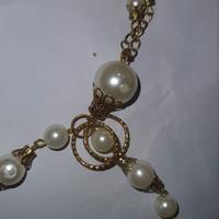 Collana con catena e perle