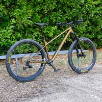 Orbea Laufey H10 2024 L+ ruote Shimano XT