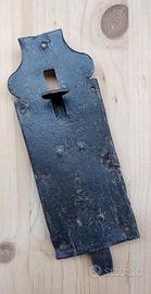 Chiavistello antico in ferro battuto