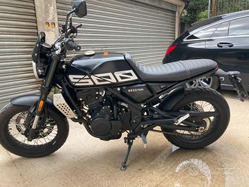 Moto Brixton crossfire 500X