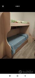 Struttura letto a castello con scala contenitore