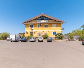 Capannone ind.con parcheggio 49-359