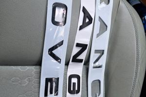 scritta cofano range rover