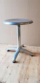 Sgabello in alluminio del 1900