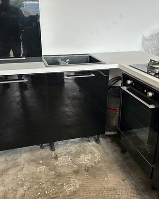 Cucina angolare bianco/nero laccato + elettrodomes