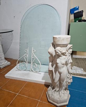 tavolo in cristallo con colonna in gesso cemento