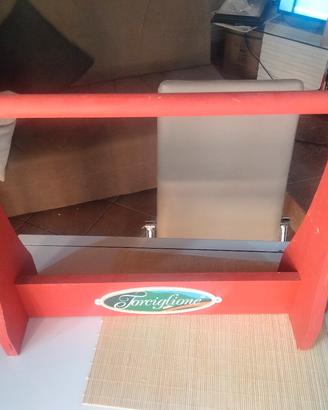 espositore da banco per salumi in legno rosso
