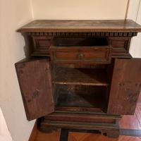 Mobiletto antico in legno massiccio