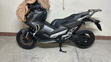 Xadv 750