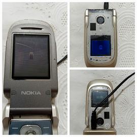 cellulare vintage a conchiglia Nokia