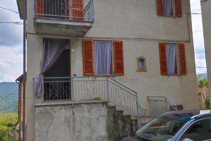 Casa indipendente in piccolo borgo