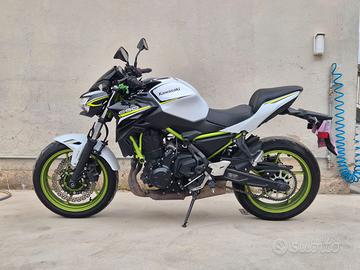 Kawasaki z650 my 2021 Solo 12500 km