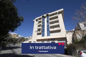 AMPIO GARAGE IN STABILE SIGNORILE DI CIRCA 160 MQ