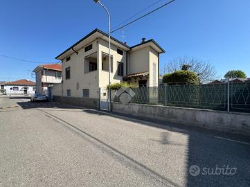 VILLA SINGOLA A CAMERI