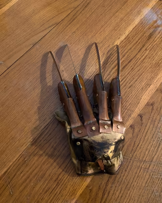 Guanto Freddy Krueger A Nightmare On Elm Street 2