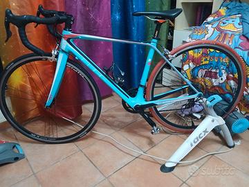 Bici da corsa cube carbonio