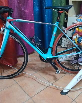 Bici da corsa cube carbonio