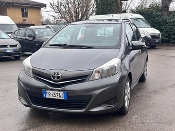 Toyota Yaris 1.0 5 porte Lounge X Neopatentati