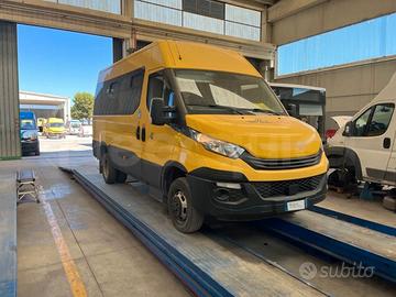 Scuolabus Iveco Daily (alimentazione CNG)