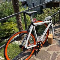 Bicicletta scatto fisso