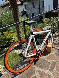 Bicicletta scatto fisso