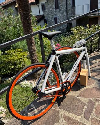 Bicicletta scatto fisso