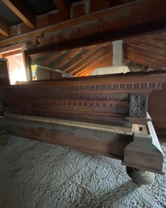 Armadio in legno antico