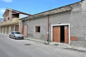 Mesagne indipendente con giardino e ampio box